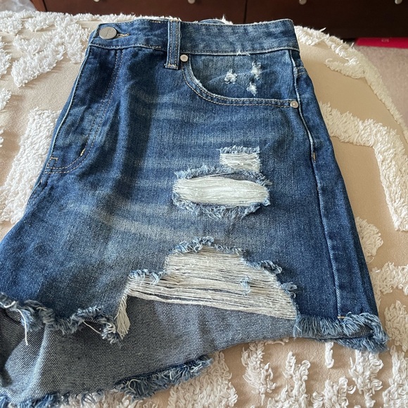 Short - Ripped denim - Picture 5 of 7